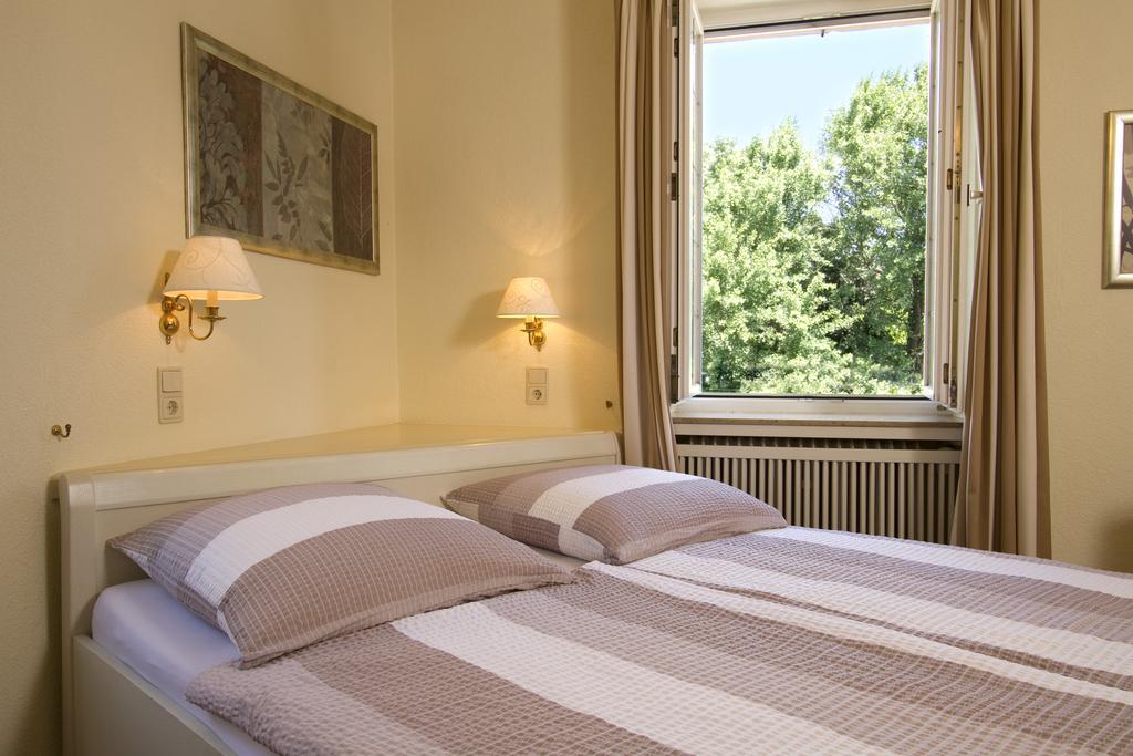 Gaestehaus Hebinger Am Schlosspark 代德斯海姆 客房 照片